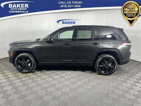 Used 2024 Jeep Grand Cherokee Limited w/ Black Appearance Package image 6
