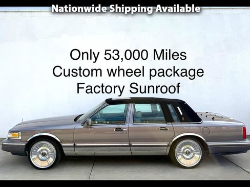 Used 1995 Lincoln Town Car Cartier RWD image 1