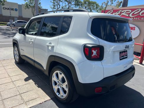 Used 2019 Jeep Renegade Latitude w/ UConnect 8.4 Nav Group FWD image 6
