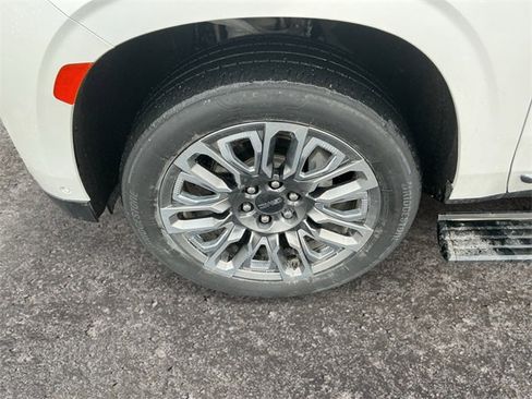 Used 2023 GMC Yukon Denali Ultimate image 9