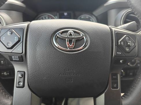 Used 2021 Toyota Tacoma TRD Off-Road w/ Technology Package AWD/4WD image 13