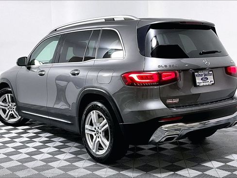 Used 2022 Mercedes-Benz GLB 250 4MATIC w/ Premium Package Lite image 11