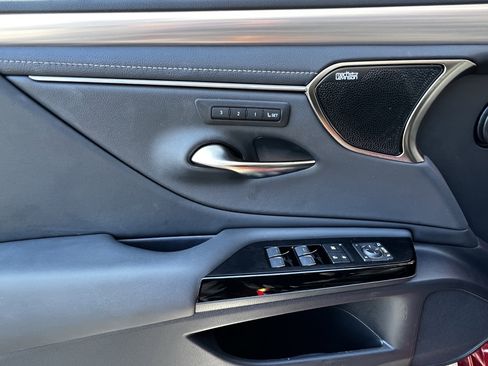 Used 2025 Lexus ES 350 F Sport w/ Accessory Package (Z1) image 13