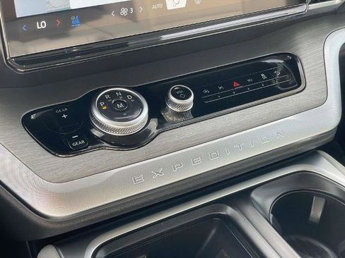 Certified 2025 Ford Expedition Platinum AWD/4WD image 19