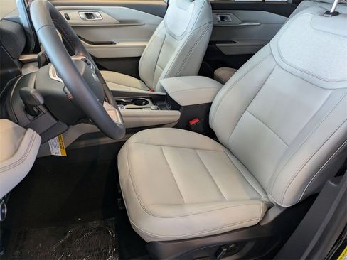 New 2026 Ford Explorer Active w/ Active Comfort Package image 16