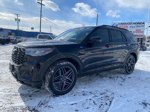 Used 2025 Ford Explorer ST-Line w/ ST-Line Street Pack image 8