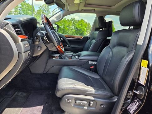 Used 2017 Lexus LX 570 4WD w/ Luxury Package image 9