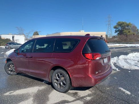 Used 2019 Chrysler Pacifica Touring Plus w/ S Appearance Package image 9