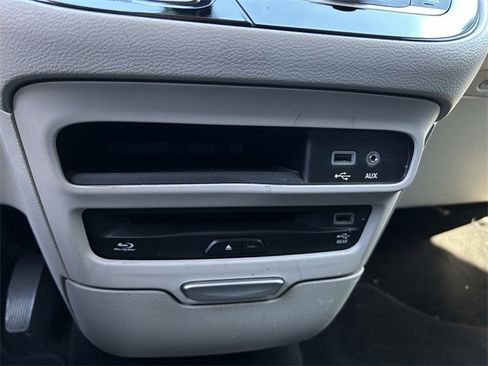 Used 2017 Chrysler Pacifica Touring-L Plus image 20
