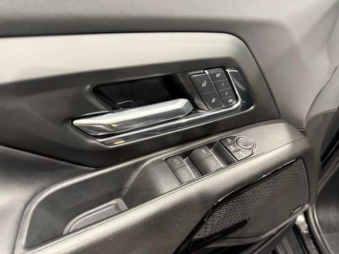 Used 2025 Chevrolet Silverado EV LT image 16