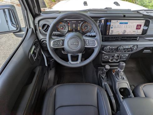 New 2026 Jeep Wrangler Unlimited Sahara AWD/4WD image 15