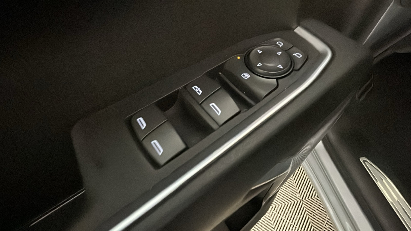 Used 2024 Chevrolet Silverado 1500 LT AWD/4WD image 13