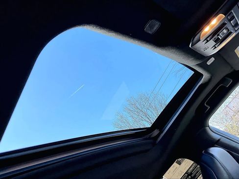 Used 2023 Toyota Highlander XSE AWD/4WD image 14