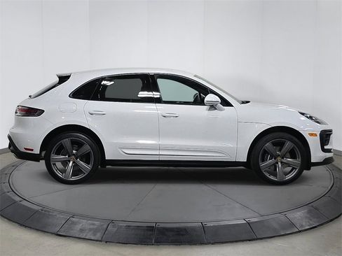 Used 2024 Porsche Macan image 8