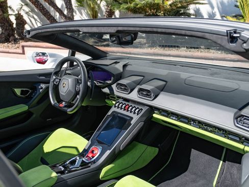 Used 2023 Lamborghini Huracan EVO image 7