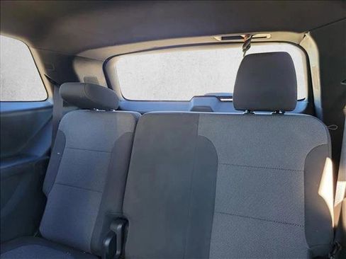 Used 2023 Chevrolet Traverse LT FWD image 14