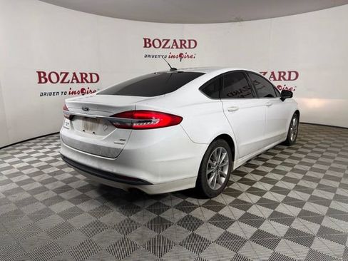 Used 2017 Ford Fusion SE FWD image 8