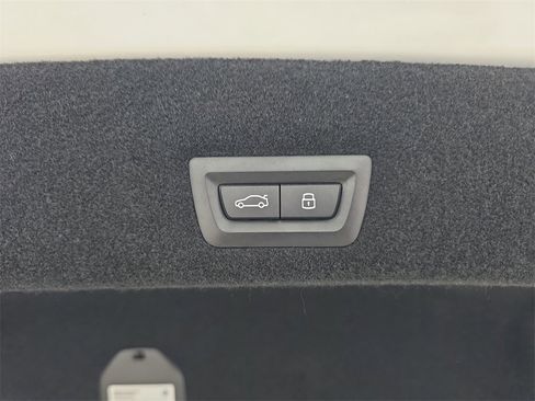 Used 2023 BMW i7 xDrive60 w/ Parking Assistance Package image 36