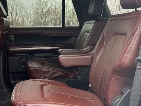 Used 2023 Ford Expedition Limited image 6