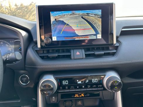 Used 2025 Toyota RAV4 XLE image 31
