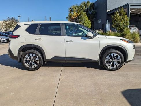 Used 2023 Nissan Rogue SV image 4