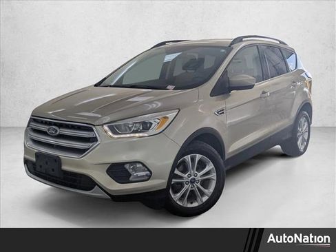Used 2017 Ford Escape SE w/ Equipment Group 201A image 1