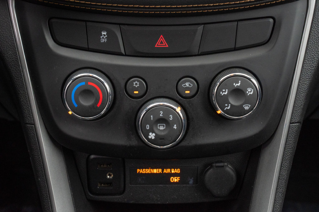 Used 2018 Chevrolet Trax LT w/ LT Convenience Package FWD image 17