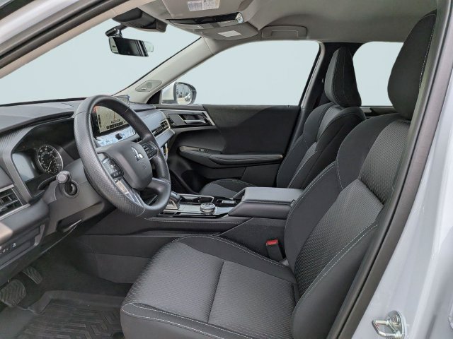 New 2026 Mitsubishi Outlander ES FWD image 19