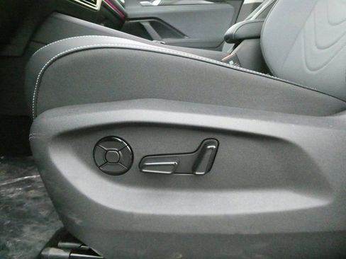 New 2026 Volkswagen Tiguan SE AWD/4WD image 16
