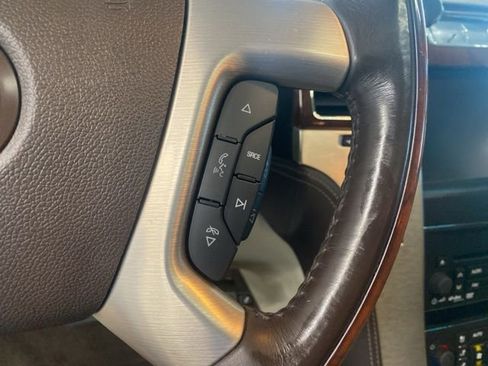 Used 2013 Cadillac Escalade ESV Platinum AWD/4WD image 17