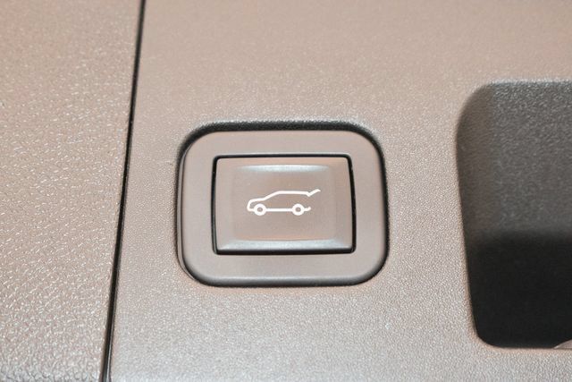 Used 2025 Cadillac XT4 Sport AWD/4WD image 15
