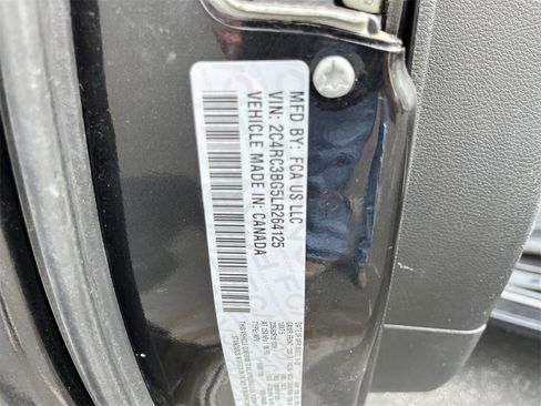 Used 2020 Chrysler Pacifica Touring-L image 34