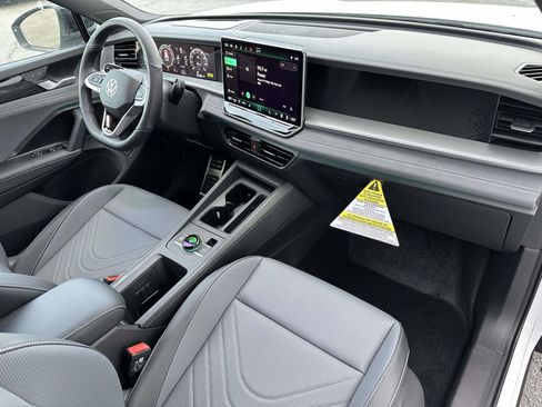 New 2026 Volkswagen Tiguan SE R-Line image 12