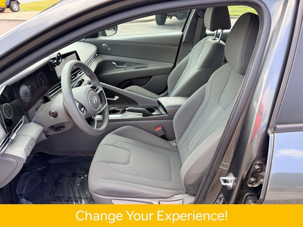 Used 2024 Hyundai Elantra SEL FWD image 6