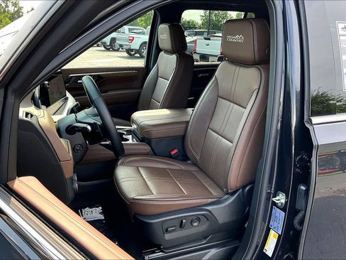 Used 2025 Chevrolet Tahoe High Country AWD/4WD image 23