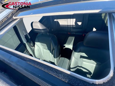 Used 2024 Nissan Rogue SL w/ SL Premium Package image 30