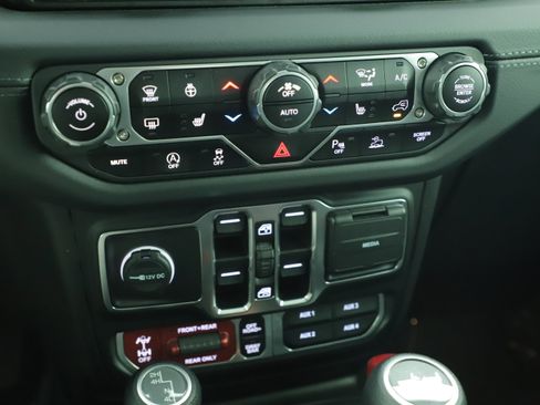 Used 2024 Jeep Wrangler Unlimited Rubicon w/ Safety Group image 20