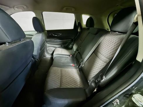 Used 2018 Nissan Rogue SV w/ Premium Package image 23