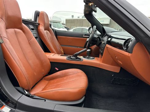 Used 2006 MAZDA MX-5 Miata Grand Touring w/ Premium Pkg image 26
