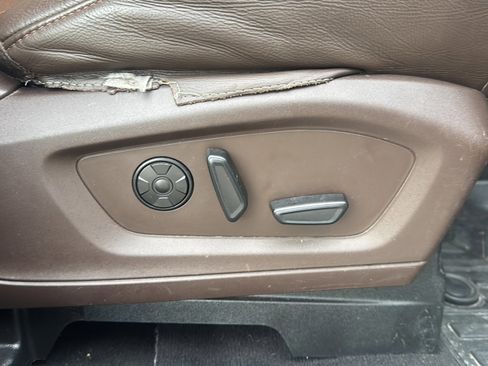 Used 2022 Ford Explorer King Ranch w/ Premium Technology Package image 15