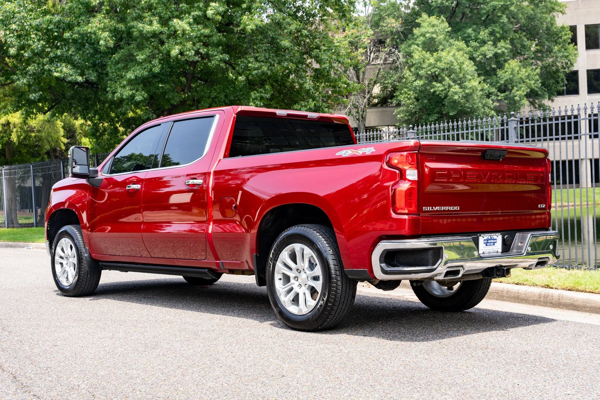 Used 2024 Chevrolet Silverado 1500 LTZ AWD/4WD image 8