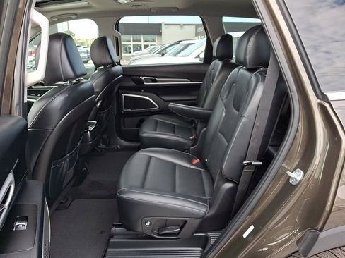 Used 2022 Kia Telluride S image 11