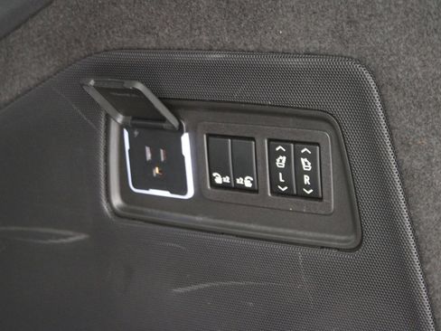 Certified 2023 Cadillac Escalade ESV V image 12