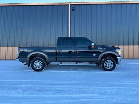 Used 2016 Ford F250 Lariat w/ Chrome Package image 4