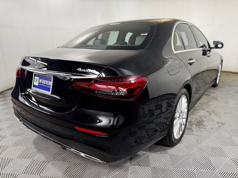 Used 2022 Mercedes-Benz E 350 4MATIC Sedan image 5