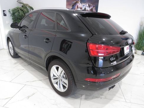 Used 2018 Audi Q3 2.0T Premium w/ Convenience Package AWD/4WD image 3