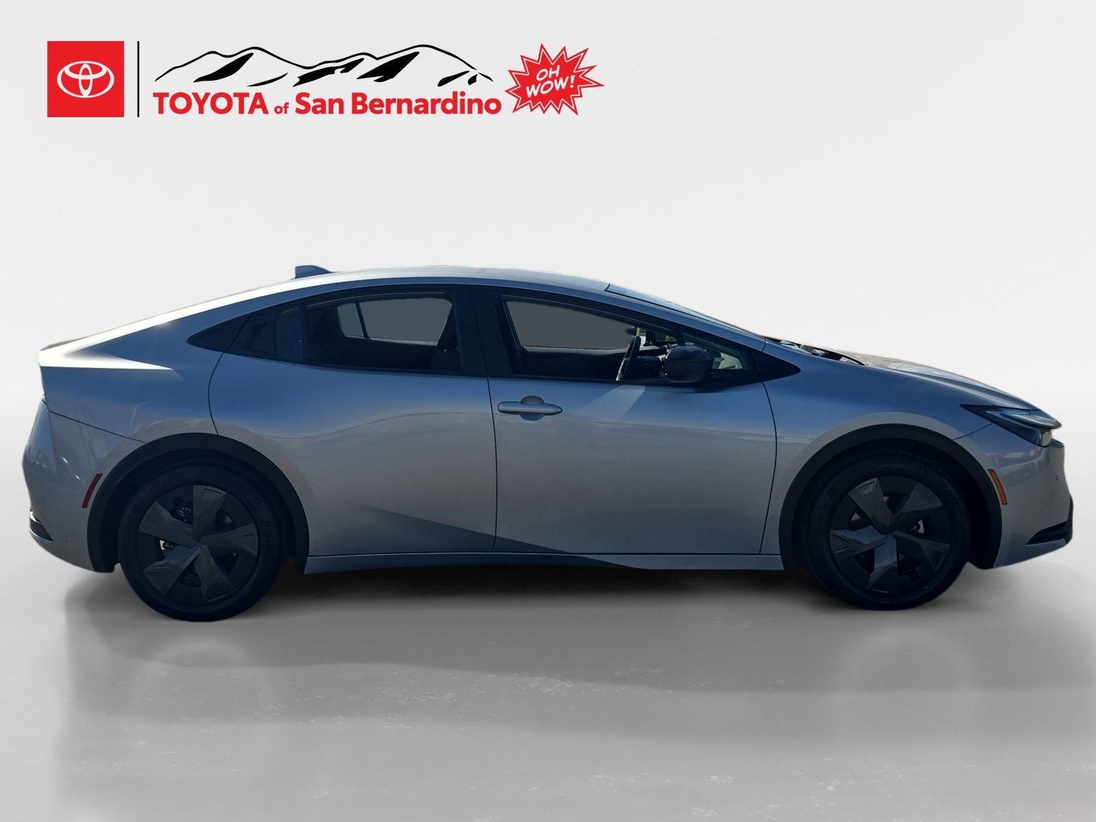 Certified 2025 Toyota Prius LE FWD image 6