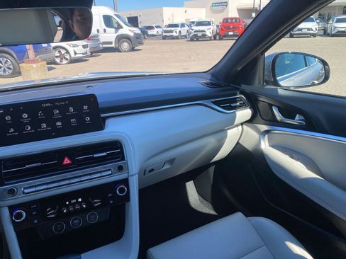Used 2025 Genesis G70 2.5T image 37