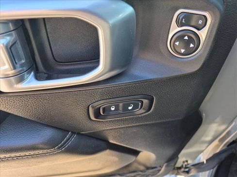 Used 2020 Jeep Gladiator Overland AWD/4WD image 11