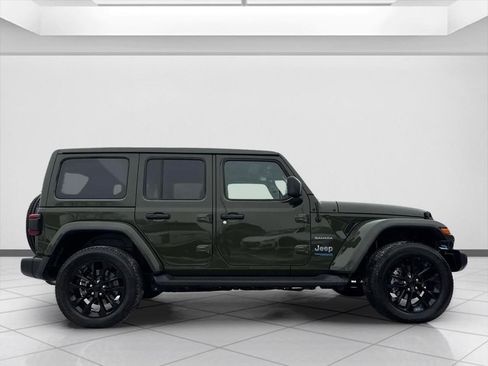 Used 2022 Jeep Wrangler Unlimited Sahara w/ Safety Group image 10